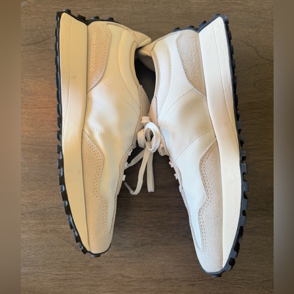 New Balance White and Black Women's Shoes - Picture 6 of 10